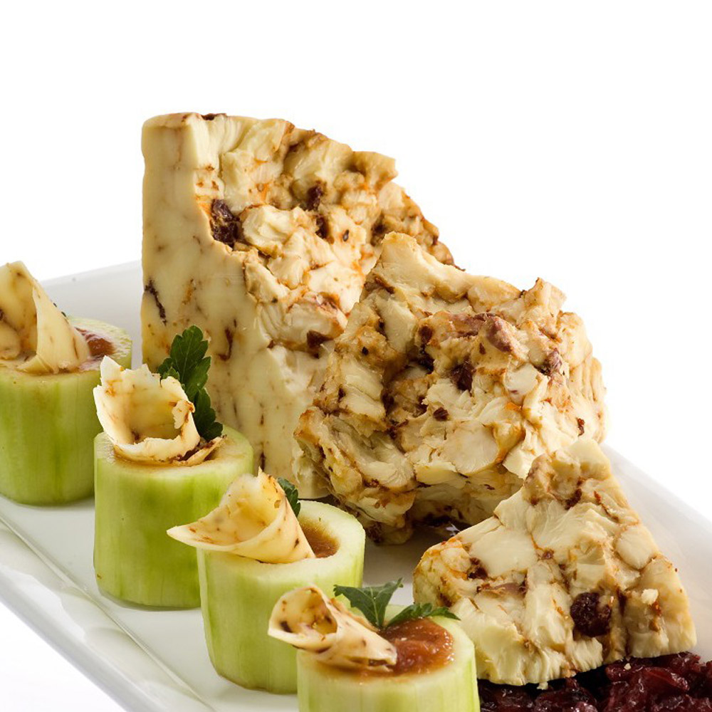 Carr Valley Cranberry chipotle cheddar on a plate with cucumber cups