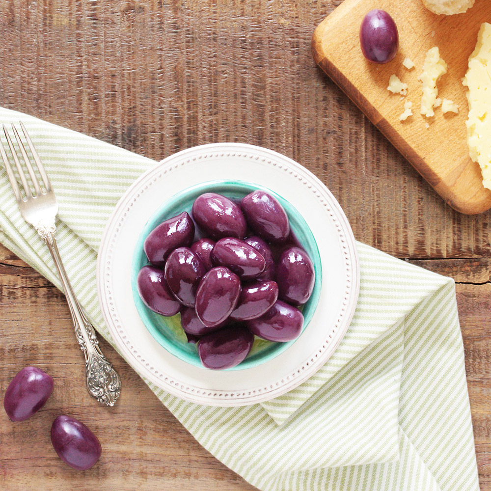 lamedina alfonso olives in white bowl